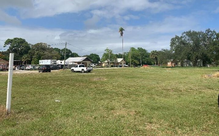Pictures of Industrial property located at 130 N 14th St, Fort Pierce, FL 34950 for lease - image #1