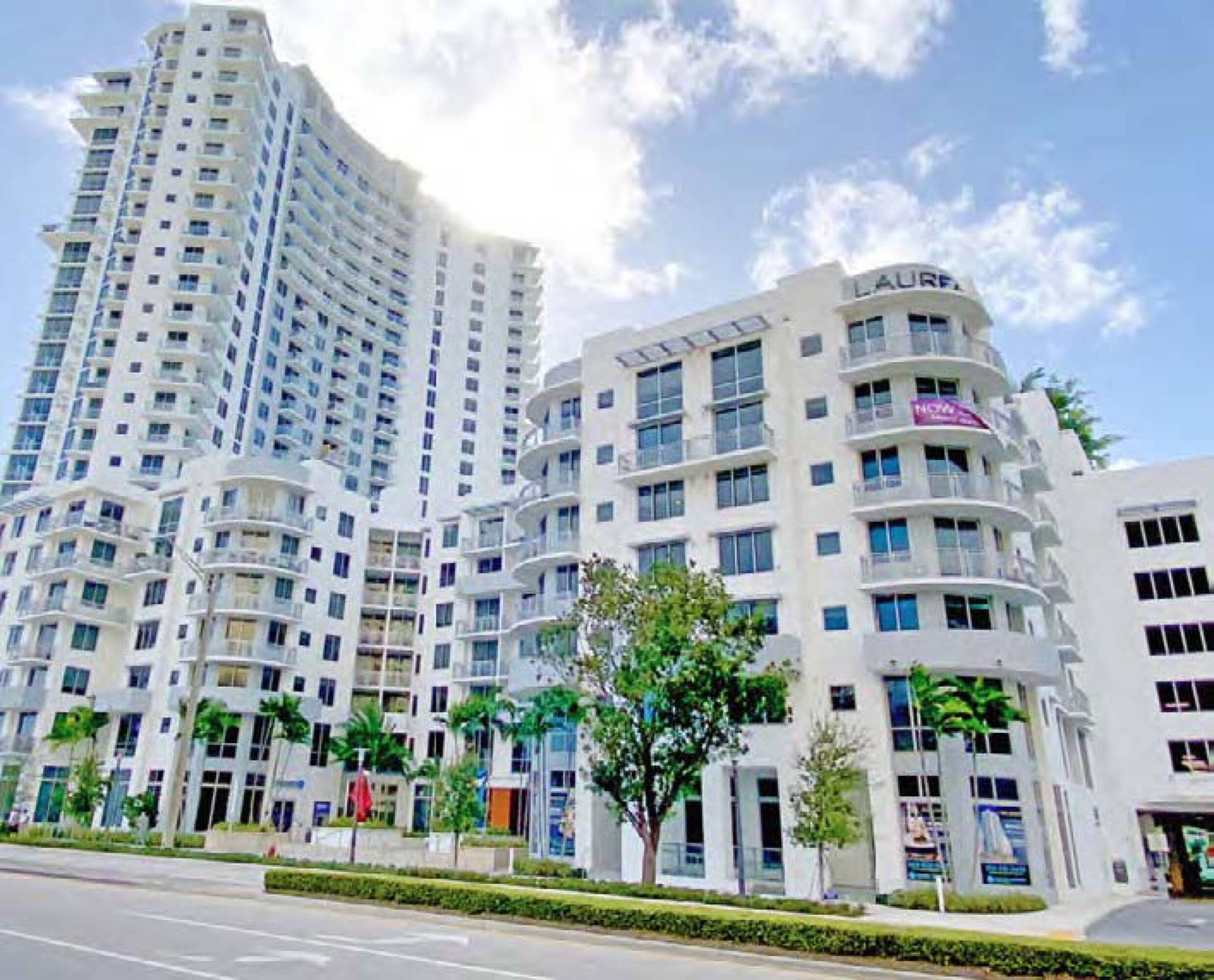 Off Lease Only Broward Location 83 - jxoyg7s