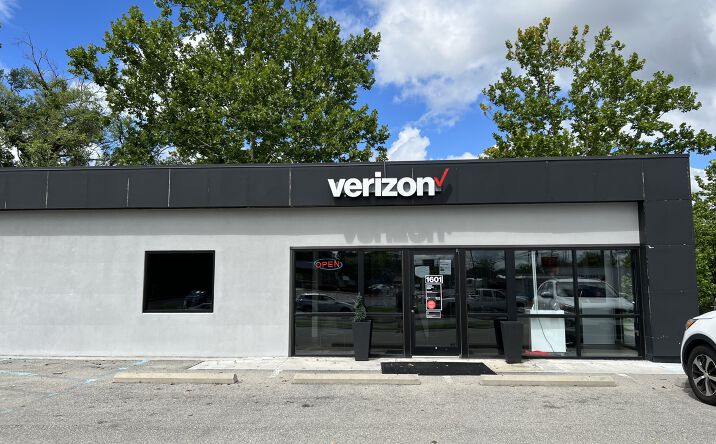 Pictures of Retail, Restaurant property located at 1601 Electric Rd, Salem, VA 24153 for lease - image #1