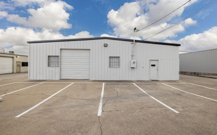 Pictures of Industrial property located at 4400 Garland Dr., Haltom City, TX 76117 for lease - image #1