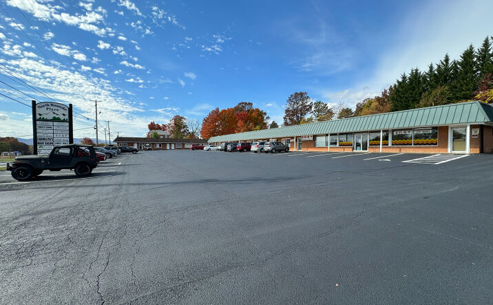 Pictures of Retail, Office, Restaurant property located at 3100 Peters Creek Rd, Roanoke, VA 24019 for lease - image #1