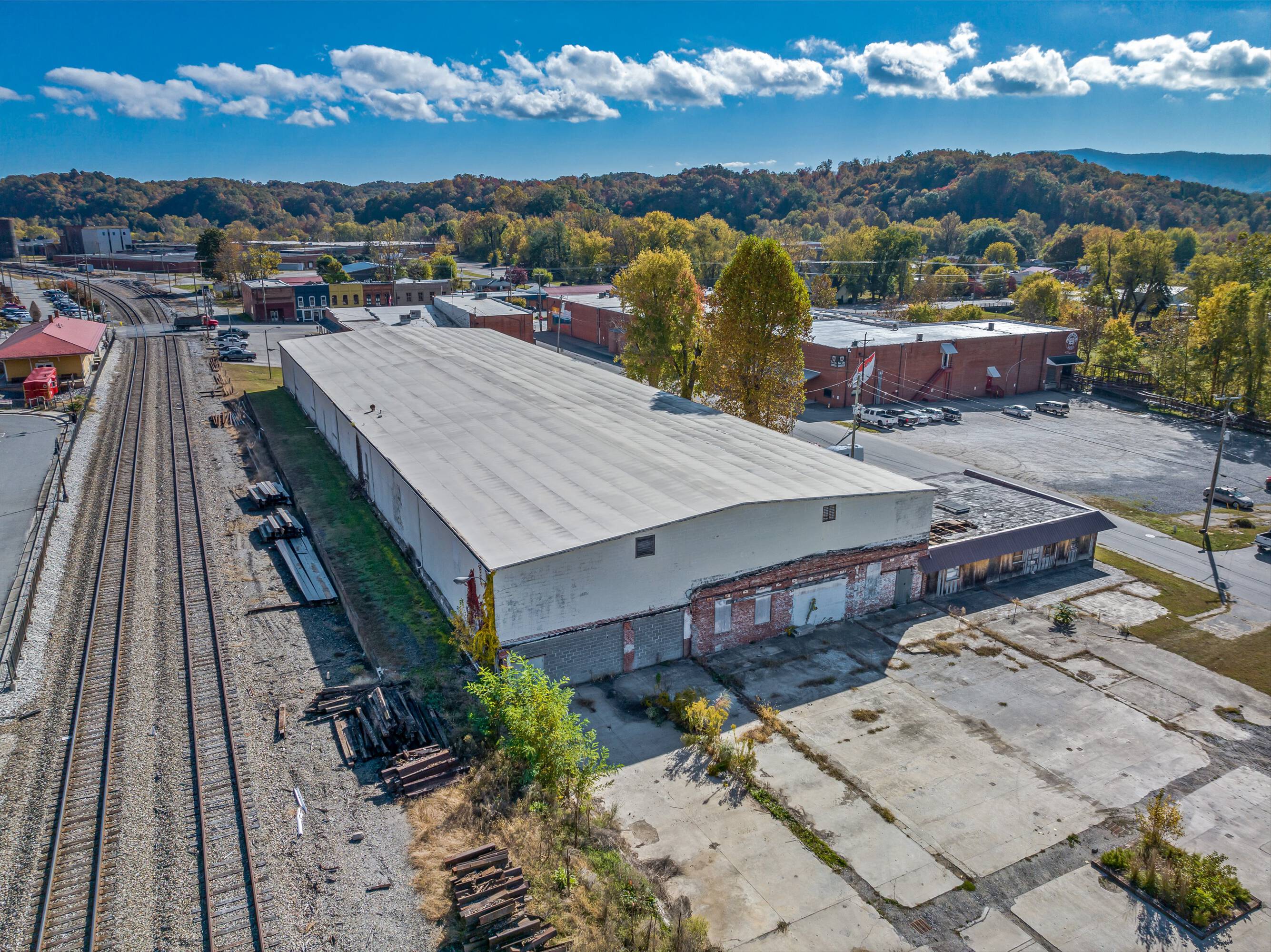 96 Commerce St, Old Fort, NC 28762