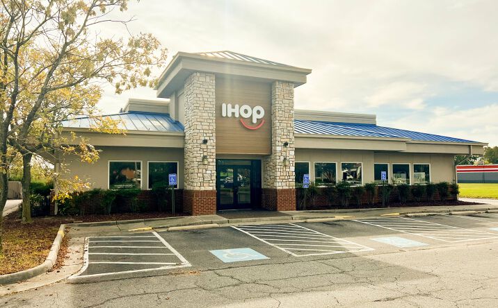 Pictures of Retail, Restaurant property located at 1540 General Booth Blvd, Virginia Beach, VA 23454 for lease - image #1