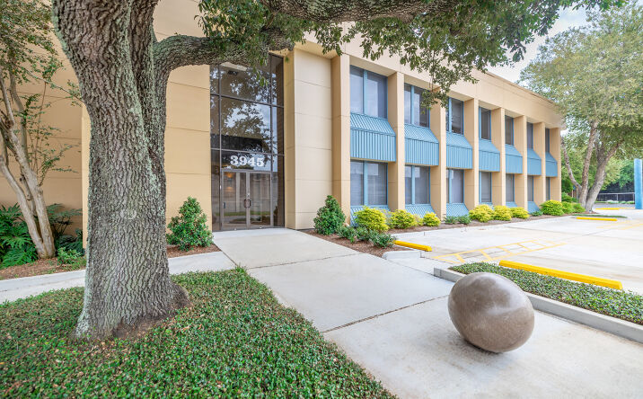 Pictures of Office property located at 3945 N Interstate 10 Service Rd W, Metairie, LA 70002 for lease - image #1