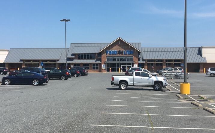 Pictures of Retail property located at 2012 Victory Blvd, Portsmouth, VA 23702 for lease - image #1