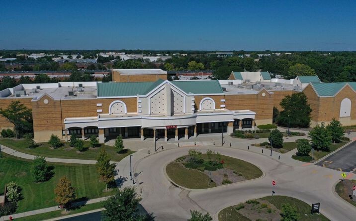 Pictures of Retail property located at 300 Parkway Dr, Lincolnshire, IL 60069 for lease - image #1