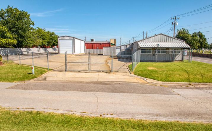 Pictures of Office, Industrial, Special Purpose property located at 1320 N Harrison Ave, Shawnee, OK 74801 for lease - image #1