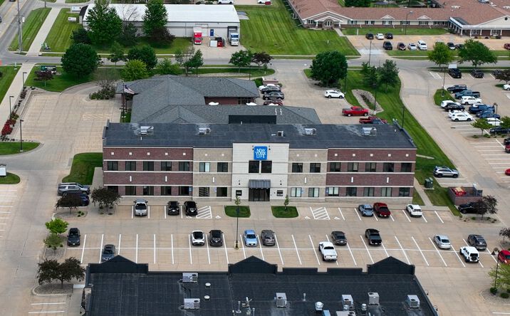 Pictures of Retail, Office property located at 1625 Boyson Rd, Hiawatha, IA 52233 for lease - image #1