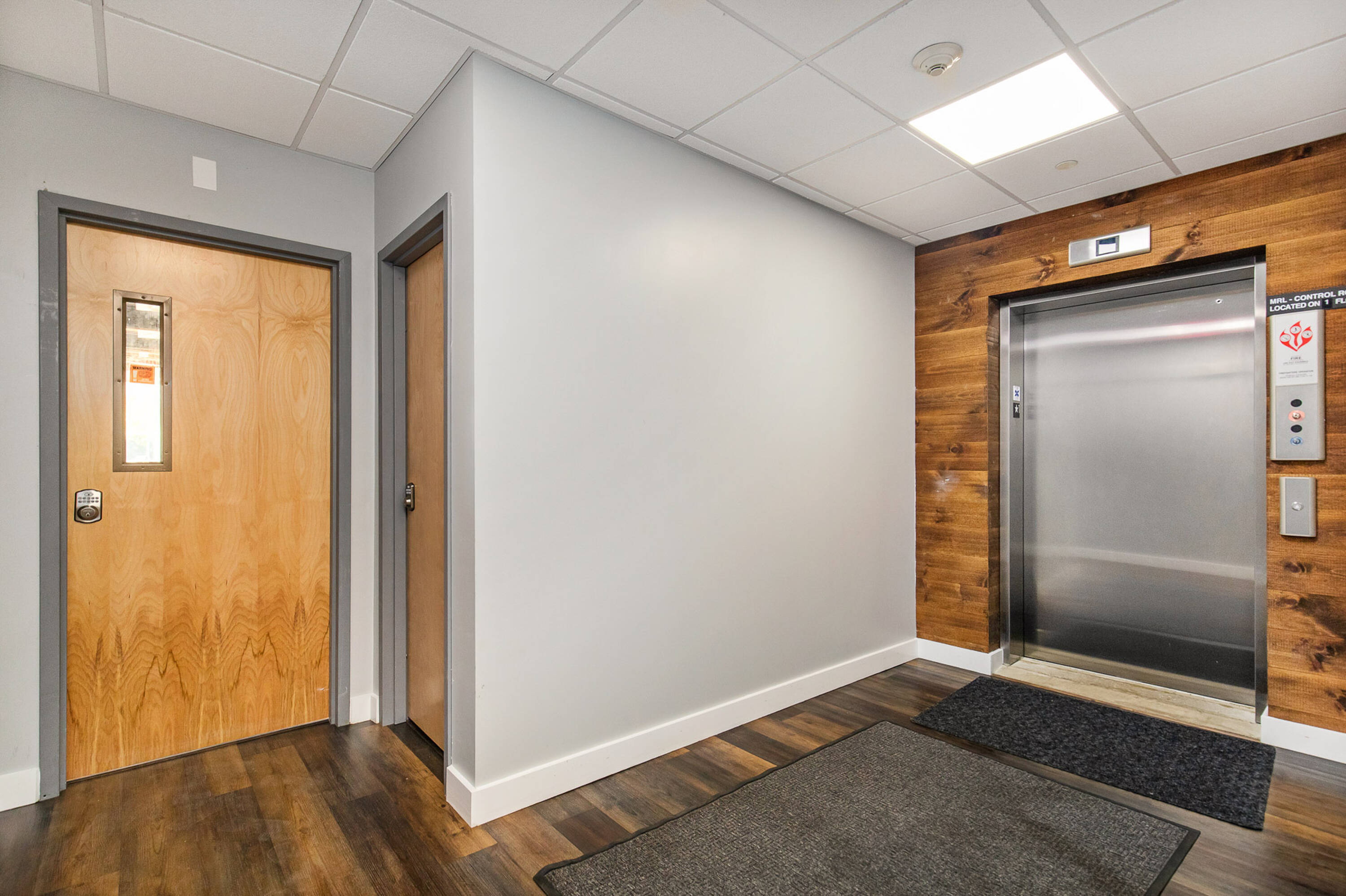 77 Elm St, Amesbury, MA 01913