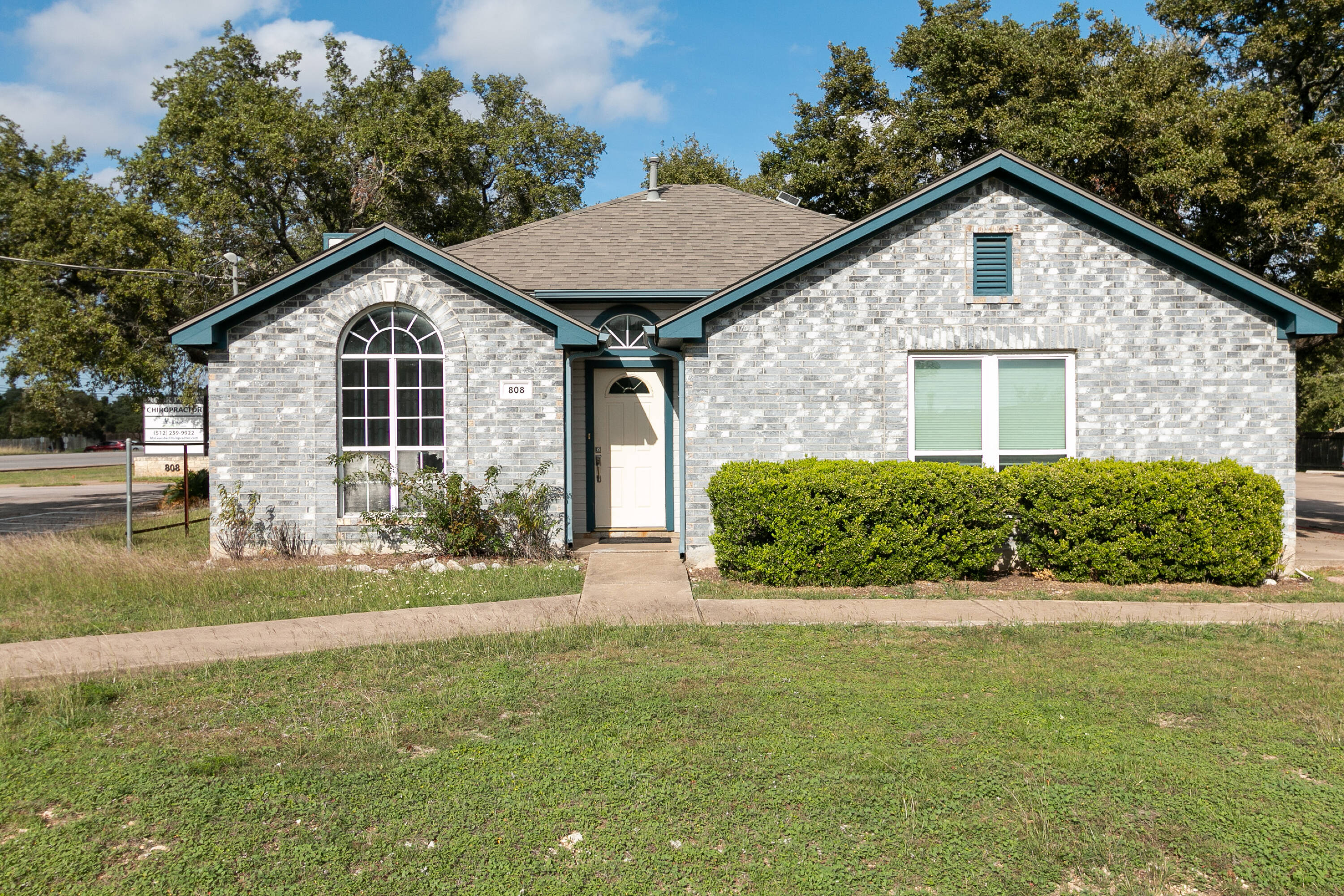 808 Crystal Falls Pkwy, Leander, TX 78641