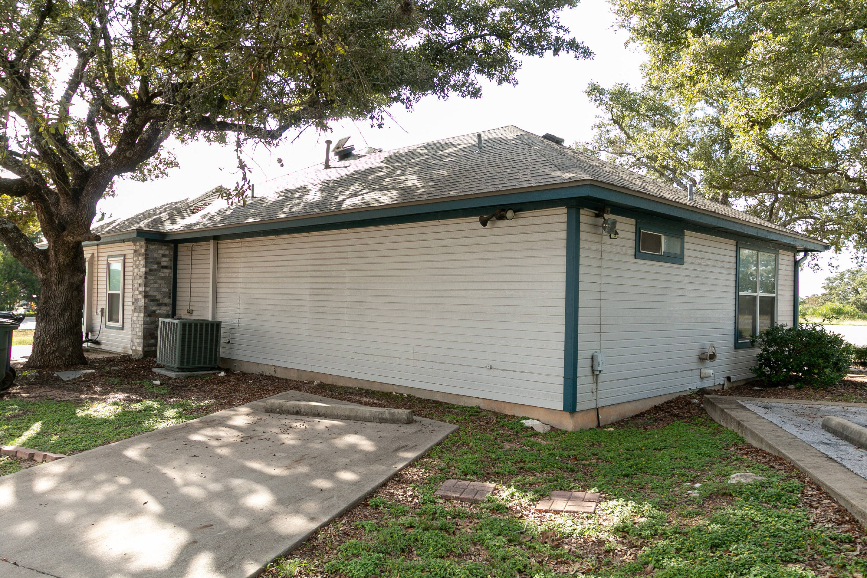 808 Crystal Falls Pkwy, Leander, TX 78641