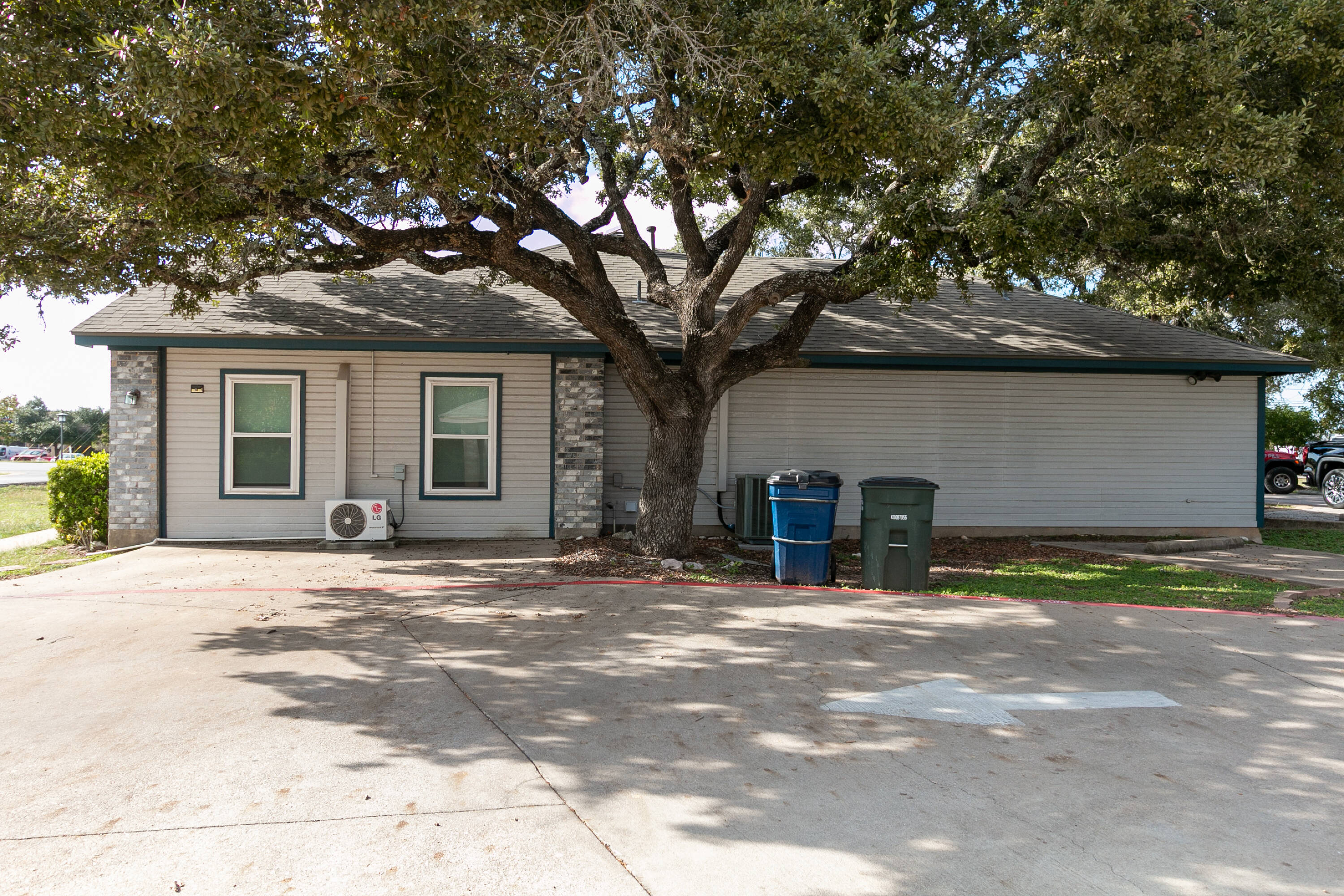 808 Crystal Falls Pkwy, Leander, TX 78641