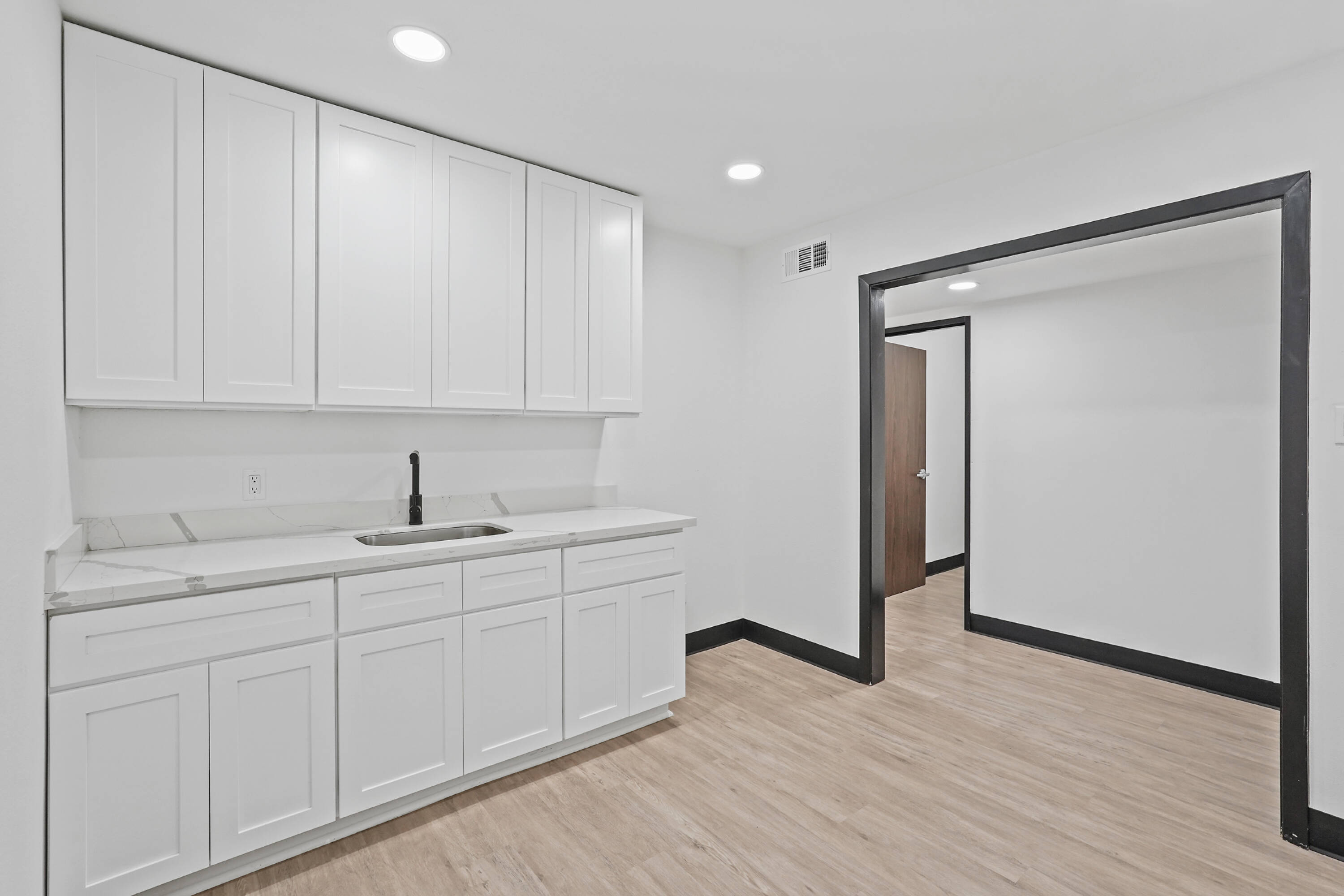 6201-6205 W 34th St, Houston, TX 77092-6436