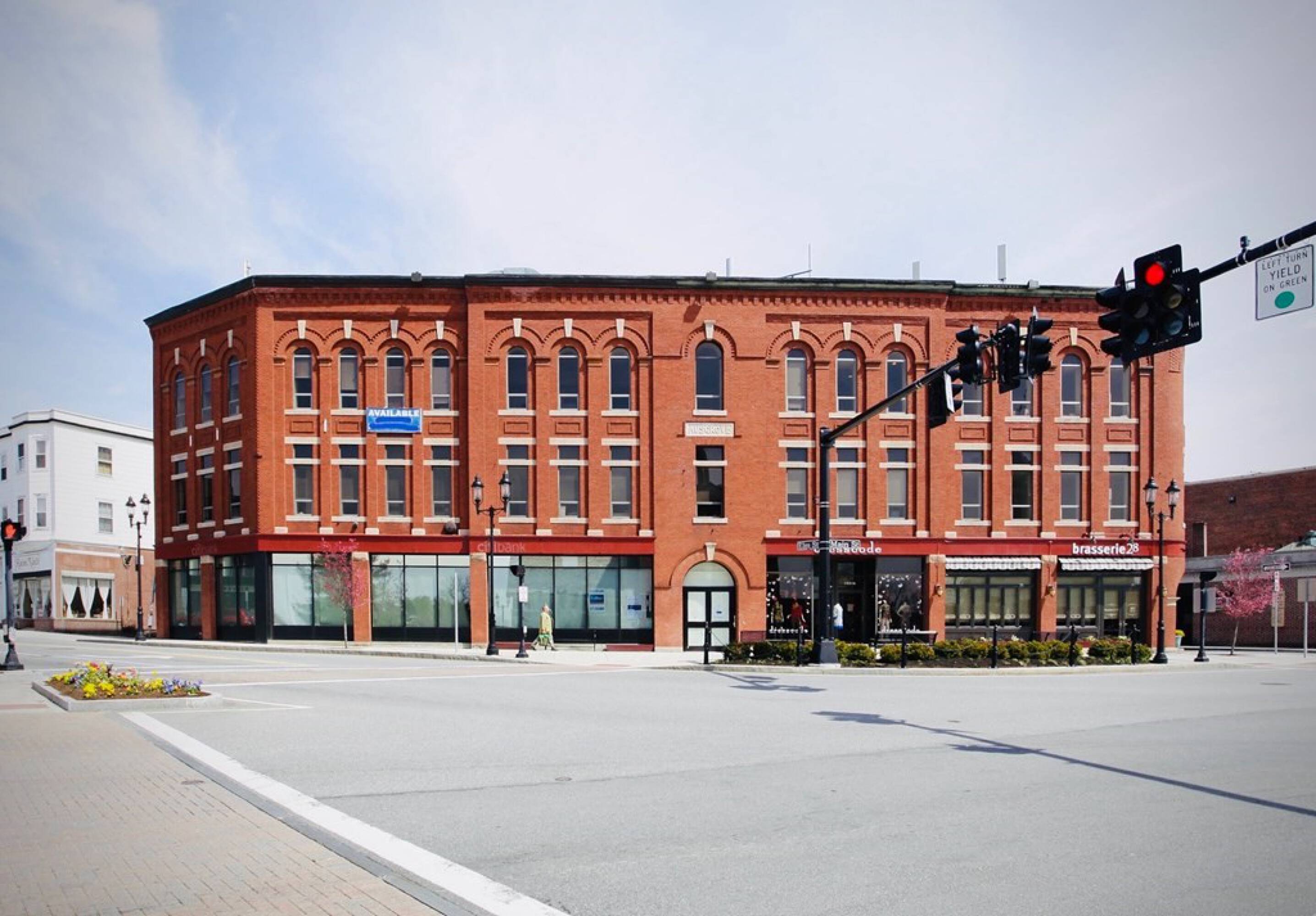 2 Elm Sq, Andover, MA 01810