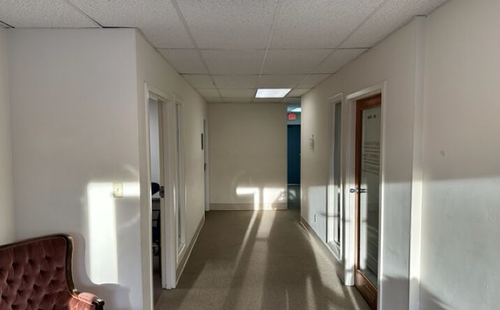 Pictures of Office property located at 124 S Lynnhaven Rd, Virginia Beach, VA 23452 for lease - image #1
