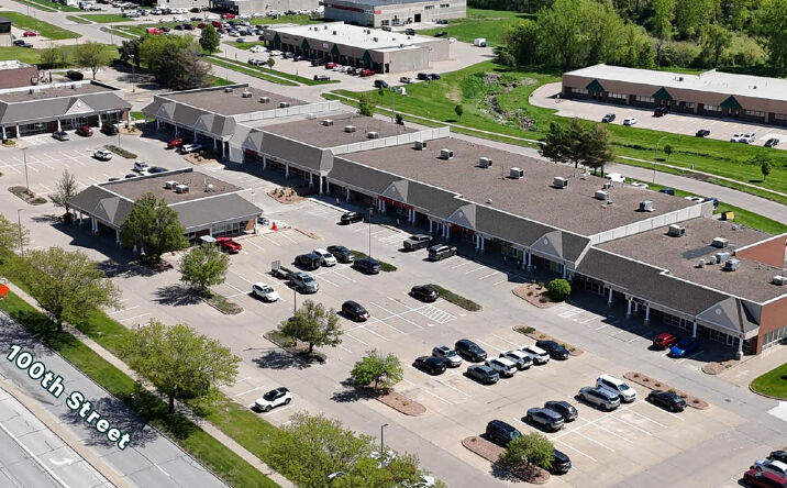 Pictures of Retail property located at 2725 100th St, Urbandale, IA 50322 for lease - image #1