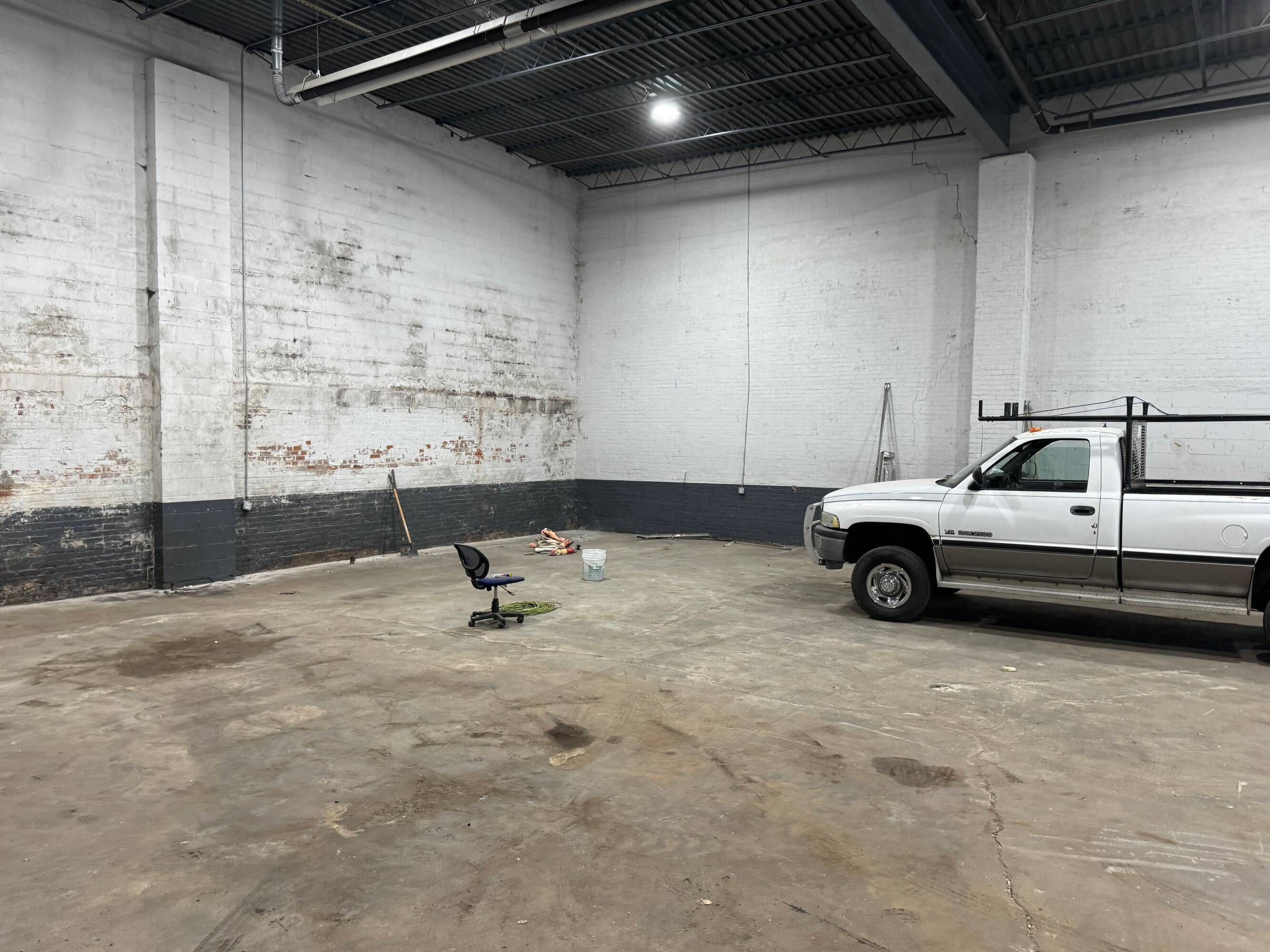 3720 22nd St, Queens, NY 11101