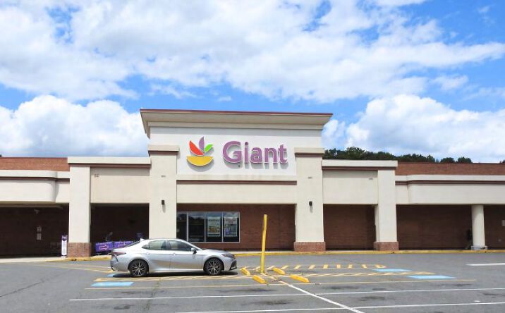Pictures of Retail property located at Mapledale Plaza, Dale City, VA 22193 for lease - image #1