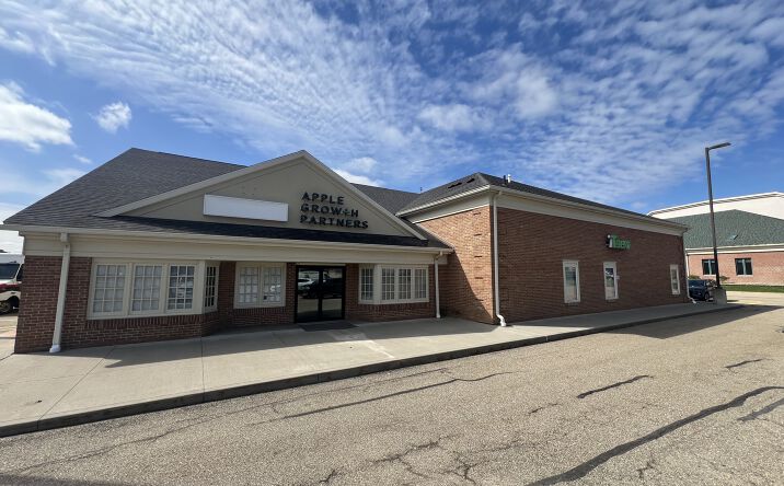 Pictures of Office property located at 4740 Belpar St NW, Canton, OH 44718 for sales - image #1