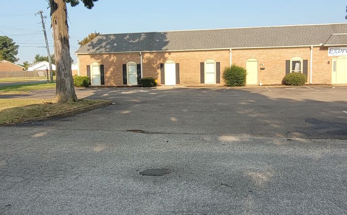 Pictures of Office, Retail property located at 155 Carriage House Dr, Jackson, TN 38305 for lease - image #1