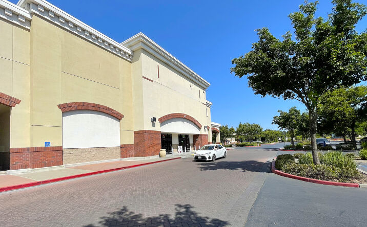 Pictures of Retail property located at 3671 N Freeway Blvd, Sacramento, CA 95834 for lease - image #1
