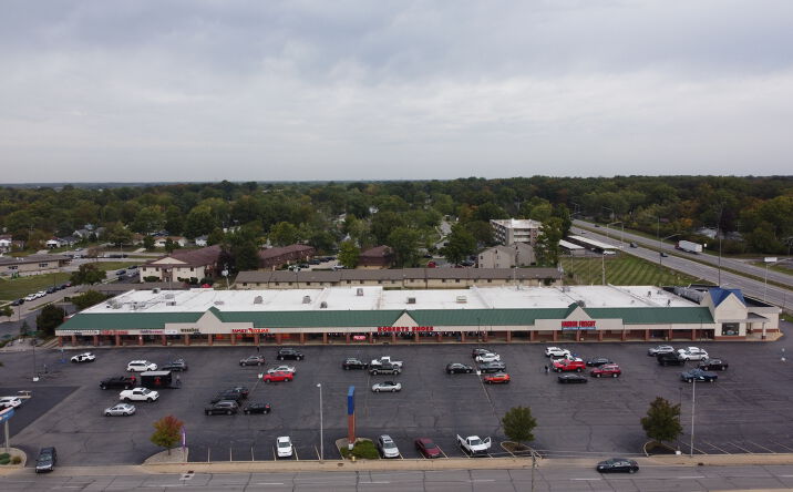 Pictures of Retail property located at 3905-3931 E State Blvd, Fort Wayne, IN 46805 for lease - image #1