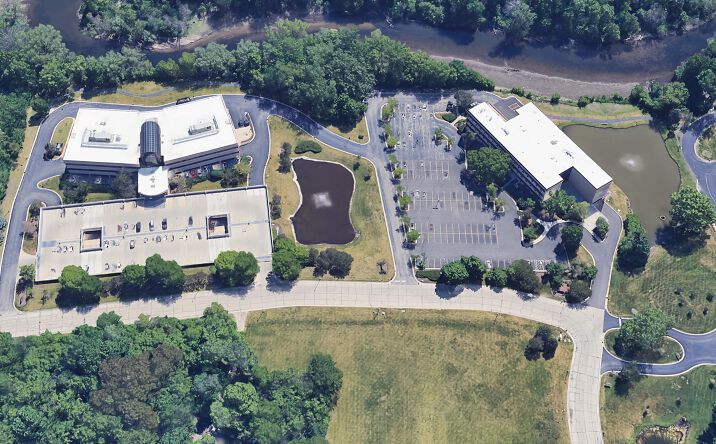 Pictures of Office property located at 1800 & 1900 Hollister Drive, Libertyville, IL, Libertyville, IL 60048 for lease - image #1