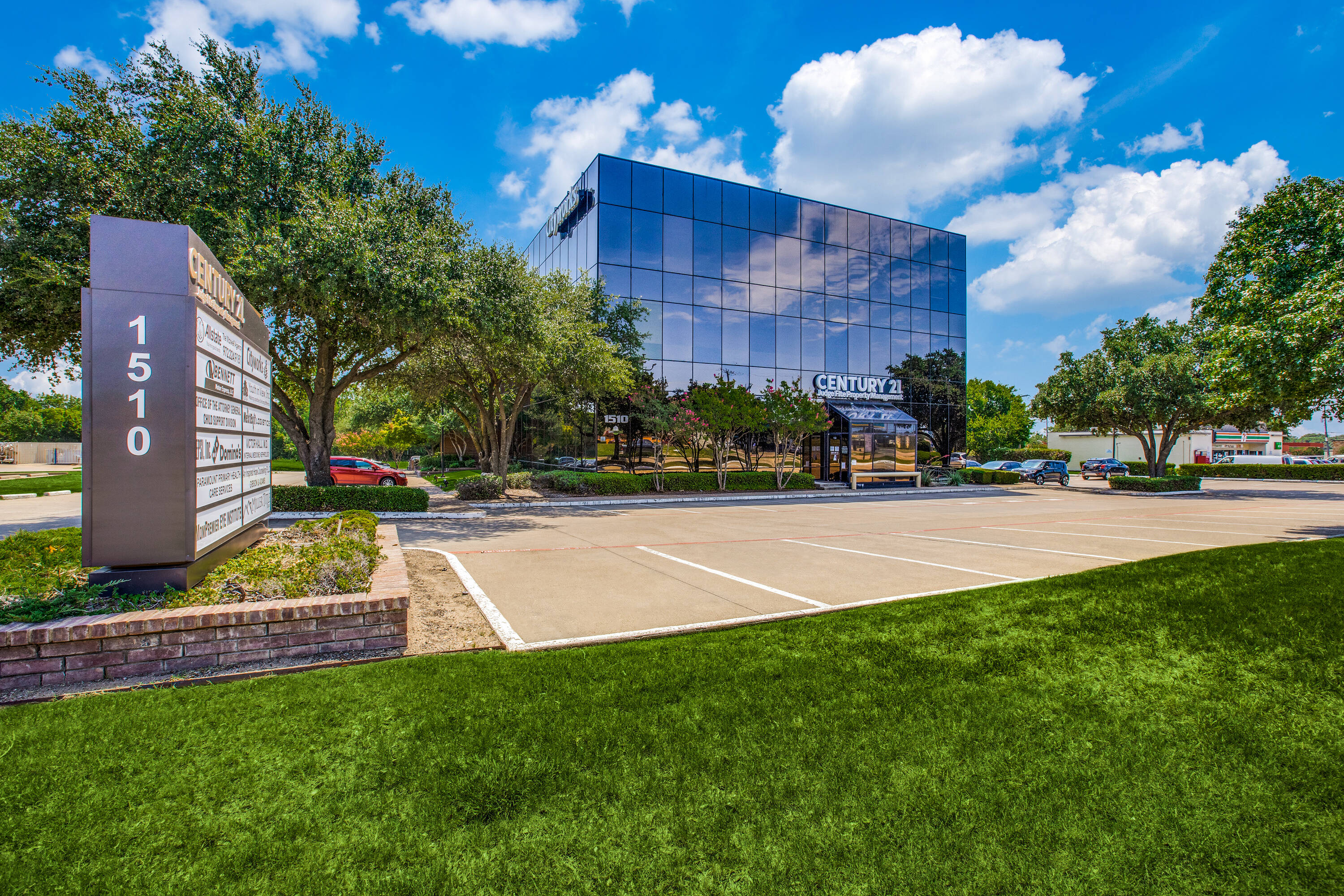 1510 N Hampton Rd, DeSoto, TX 75115