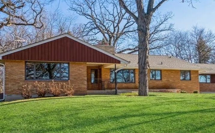 Pictures of Office property located at 1700 S Eastwood Drive, Woodstock, IL 60098 for lease - image #1