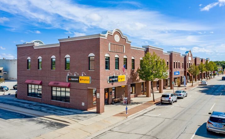 Pictures of Retail property located at 400 Reid St, De Pere, WI 54115 for lease - image #1