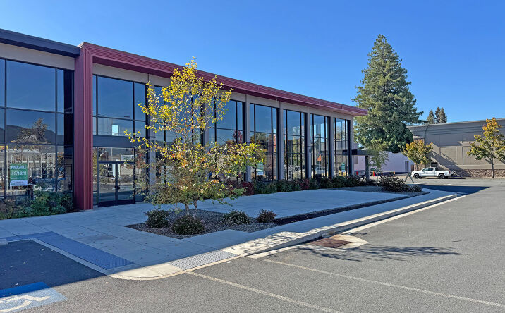 Pictures of Retail, Office property located at 735 SE 6th St, Grants Pass, OR 97526 for lease - image #1
