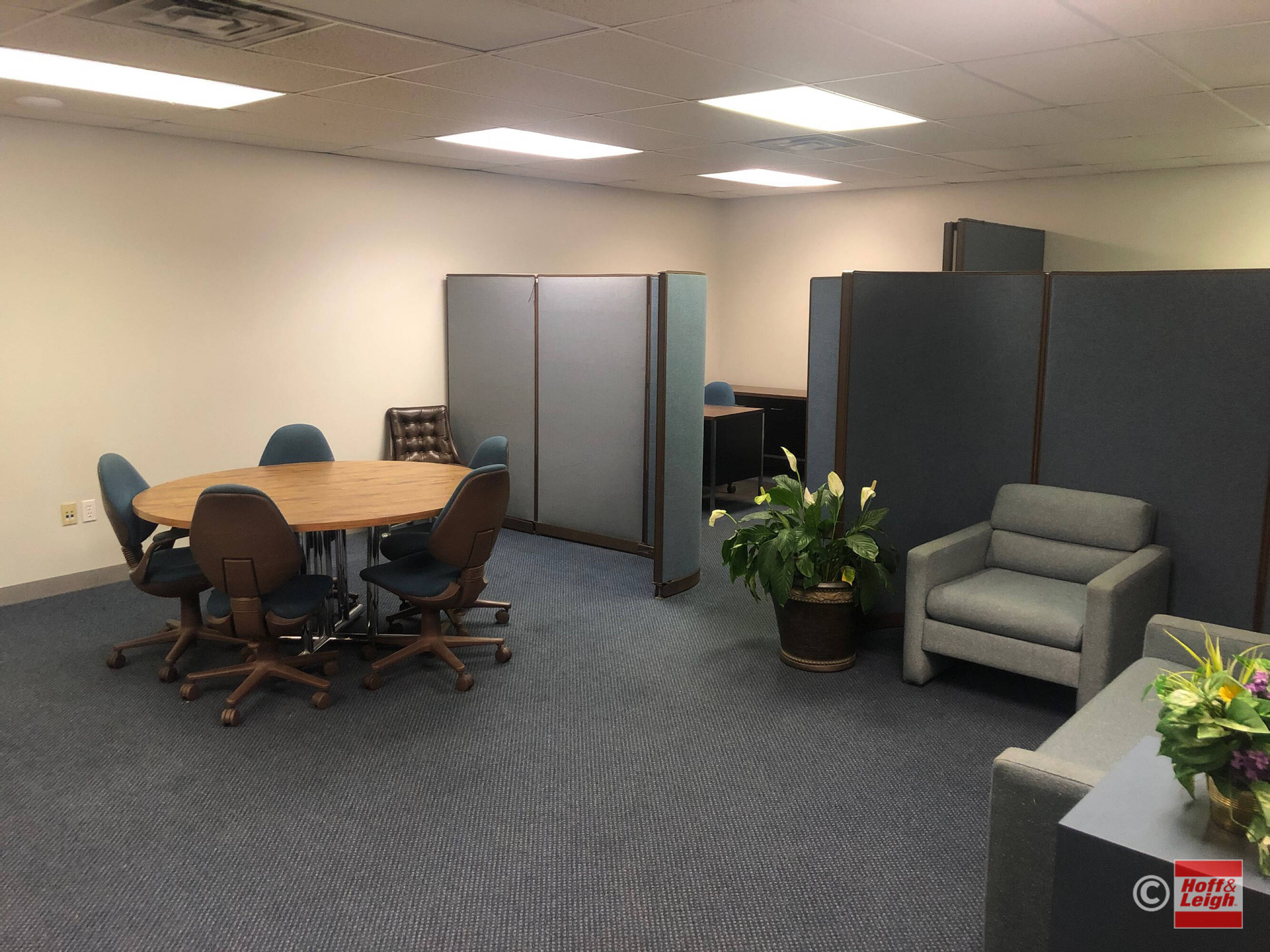 2737 Gilchrist Rd, Akron, OH 44305