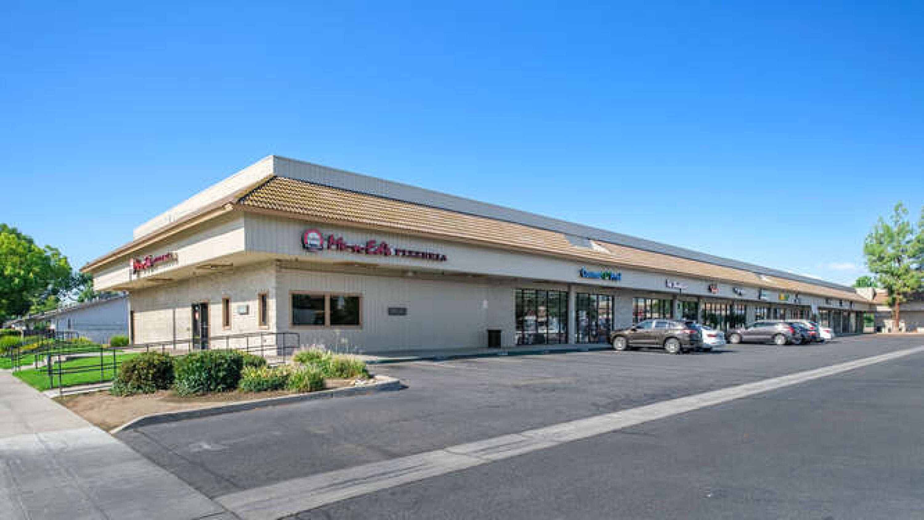 10 W Bullard Ave, Clovis, CA 93612