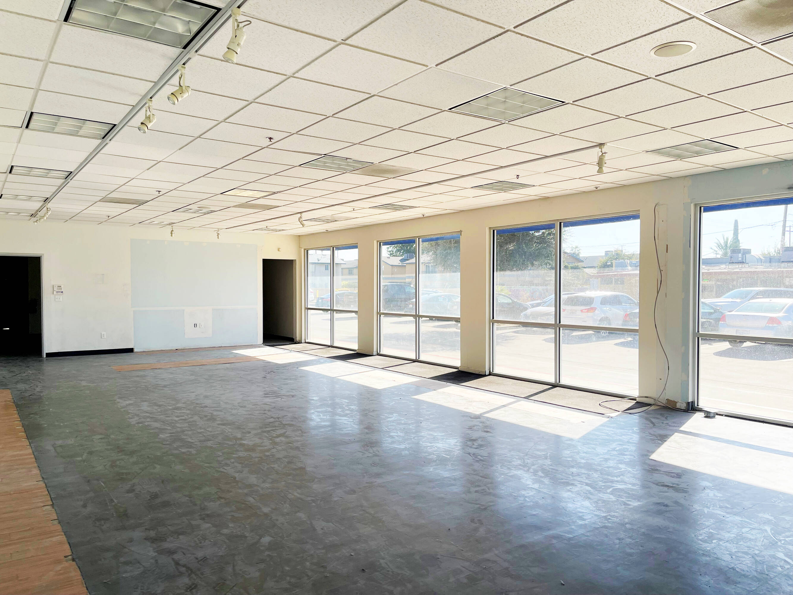 1230 S Mooney Blvd, Visalia, CA 93277