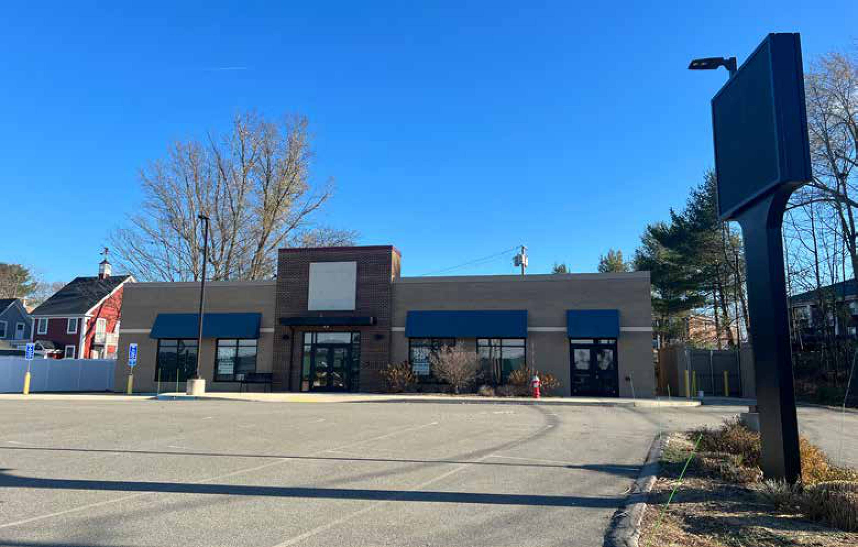 39 Chelmsford St, Chelmsford, MA 01824