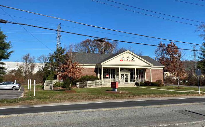Pictures of Retail property located at 326 Boston Post Rd, Wayland, MA 01778 for lease - image #1
