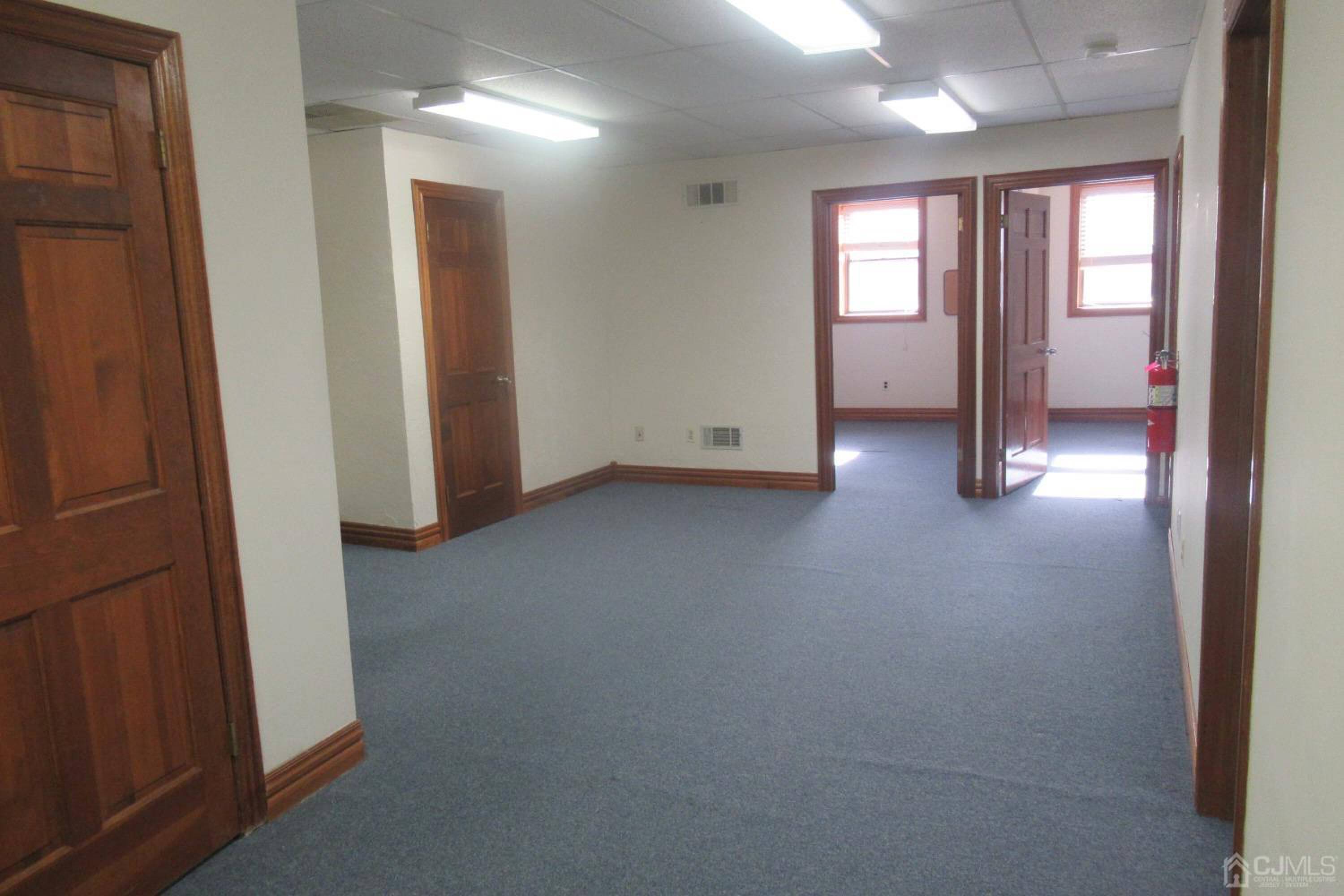 84 Park Ave, Flemington, NJ 08822