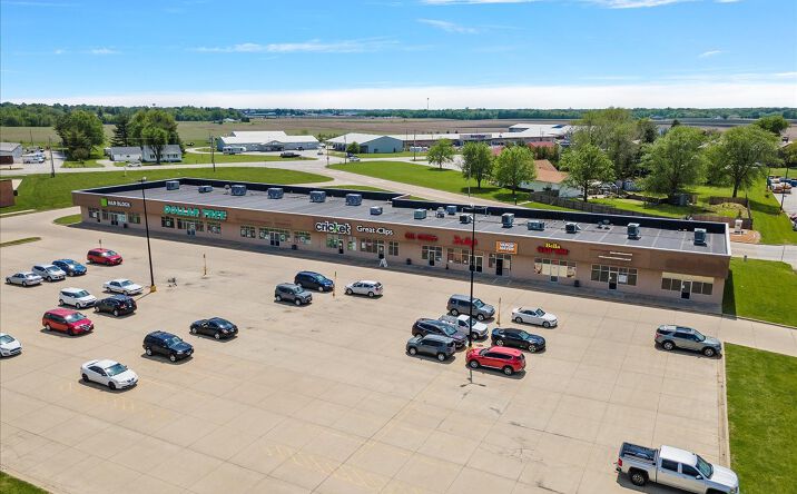 Pictures of Retail property located at 1528 W Springfield Rd, Taylorville, IL 62568 for lease - image #1