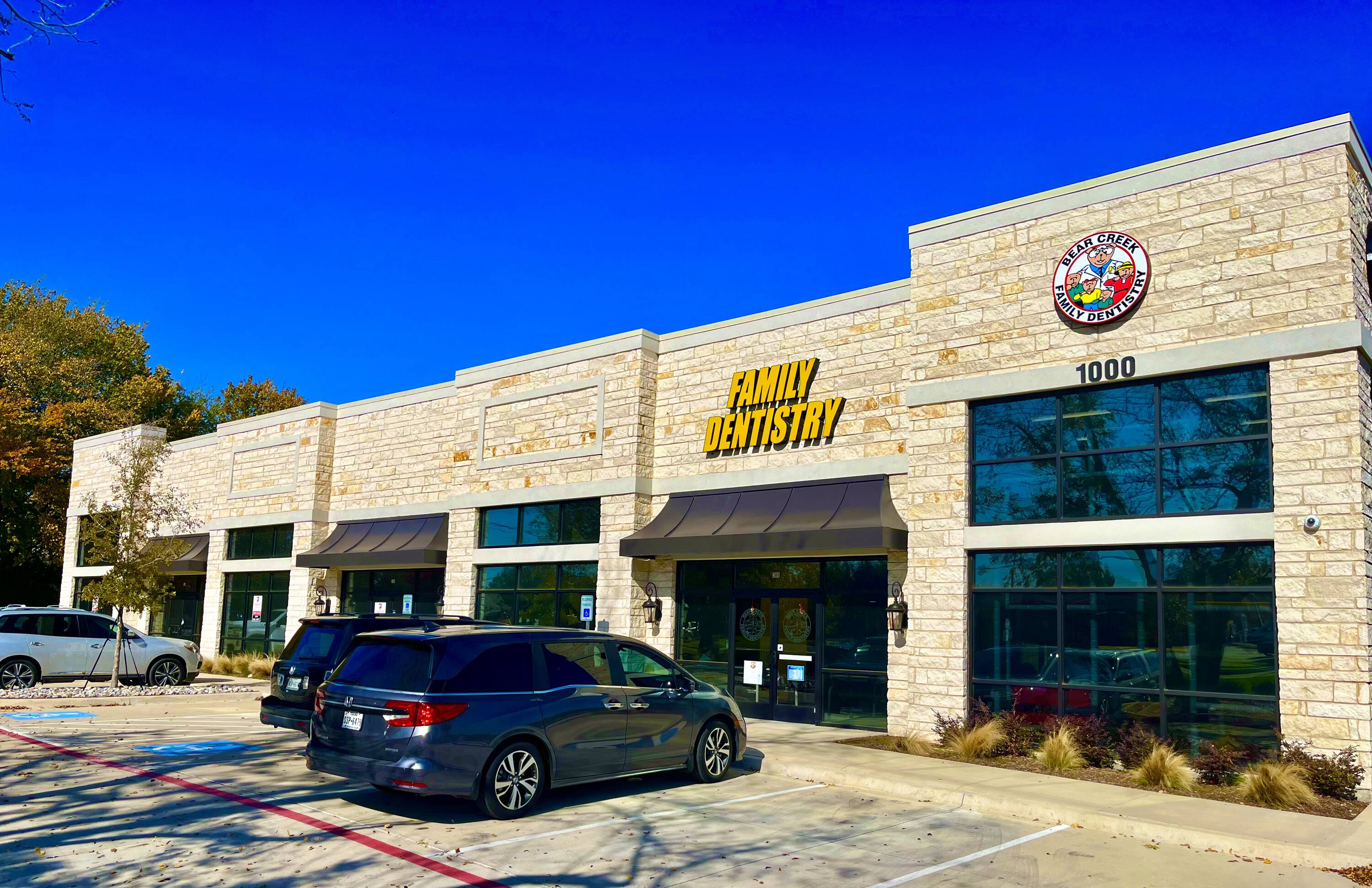 1000 W Glade Rd, Euless, TX 76039