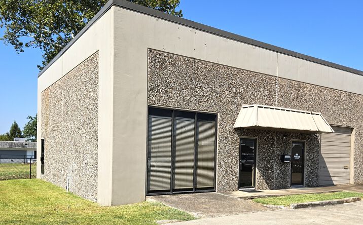 Pictures of Retail, Office property located at 2521 S Bypass 35, Alvin, TX 77511 for lease - image #1