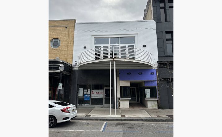 Pictures of Retail, Office, Restaurant property located at 221a Dauphin St, Mobile, AL 36602 for lease - image #1