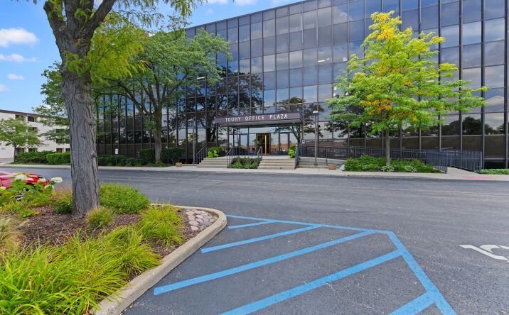 Pictures of Office property located at 1400 E Touhy Ave, Des Plaines, IL 60018 for lease - image #1