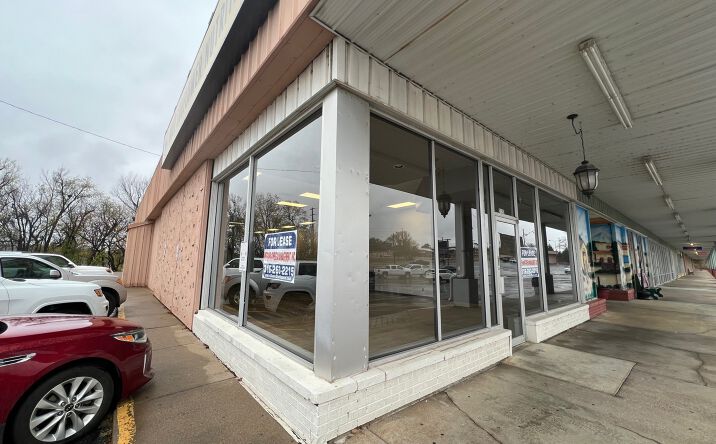 Pictures of Retail property located at 2121-2149 N Summit St, Arkansas City, AR 67005 for lease - image #1