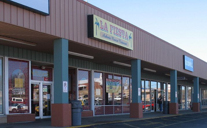 Pictures of Retail property located at 2121 N Summit St, Arkansas City, KS 67005 for lease - image #1