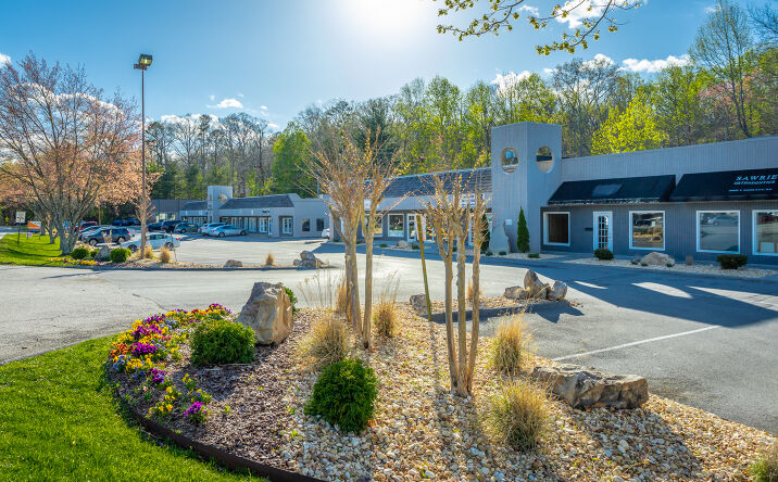 Pictures of Retail, Office property located at 1213 Taft Hwy, Signal Mountain, TN 37377 for lease - image #1