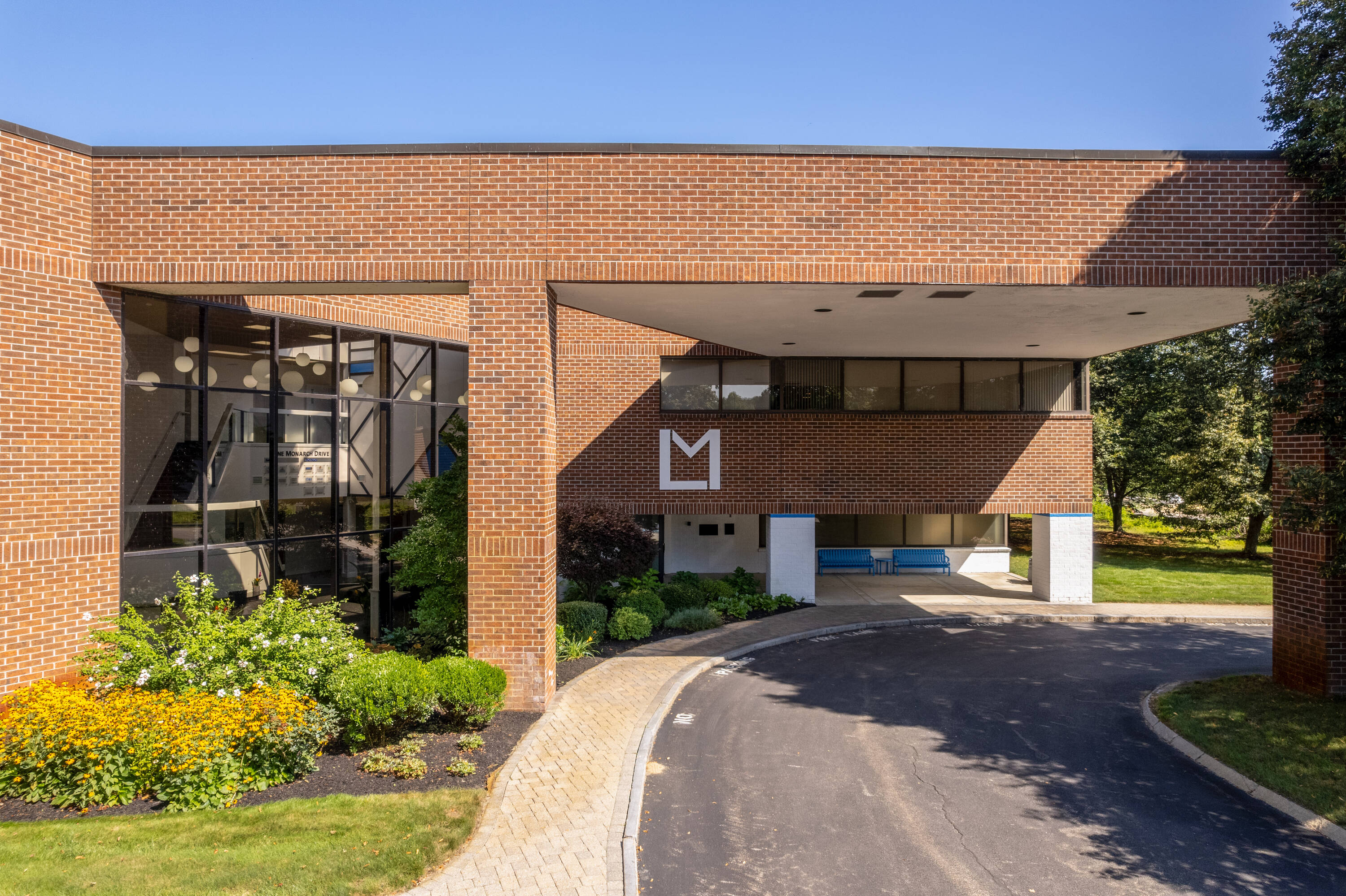 1 Monarch Dr, Littleton, MA 01460