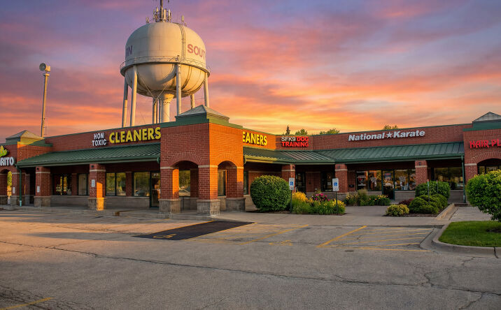 Pictures of Retail property located at 1268 W Spring St, South Elgin, IL 60177 for lease - image #1