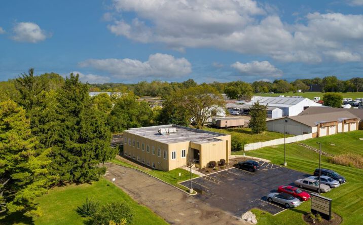 Pictures of Office property located at 1065 Lake Ave, Woodstock, IL 60098 for lease - image #1