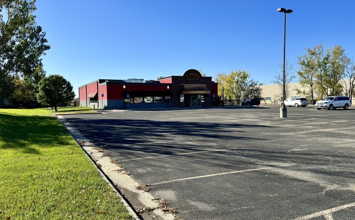 Pictures of Retail, Office, Restaurant property located at 3333 US-10, Moorhead, MN 56560 for lease - image #1