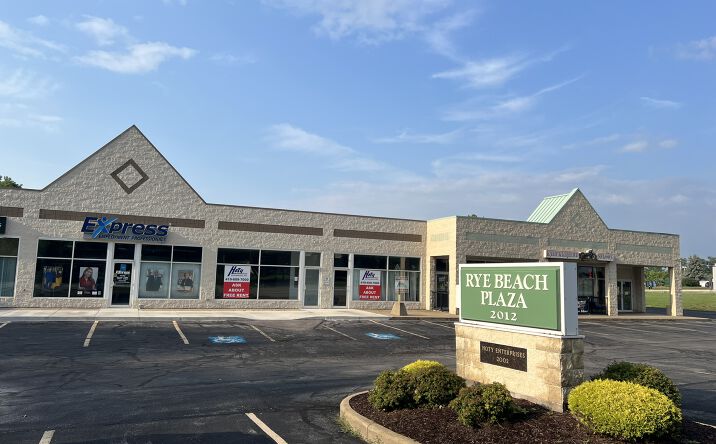 Pictures of Retail, Office, Restaurant property located at 2012 Cleveland Rd W, Huron, OH 44839 for lease - image #1